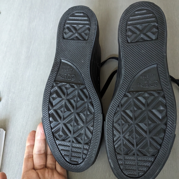 All black leather Converse shoes - Picture 3 of 4